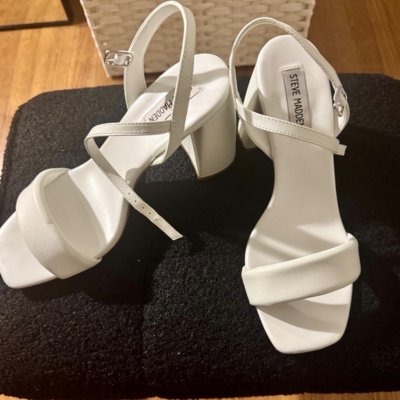 Steve Madden The MESSA Heels - Picture 2 of 4